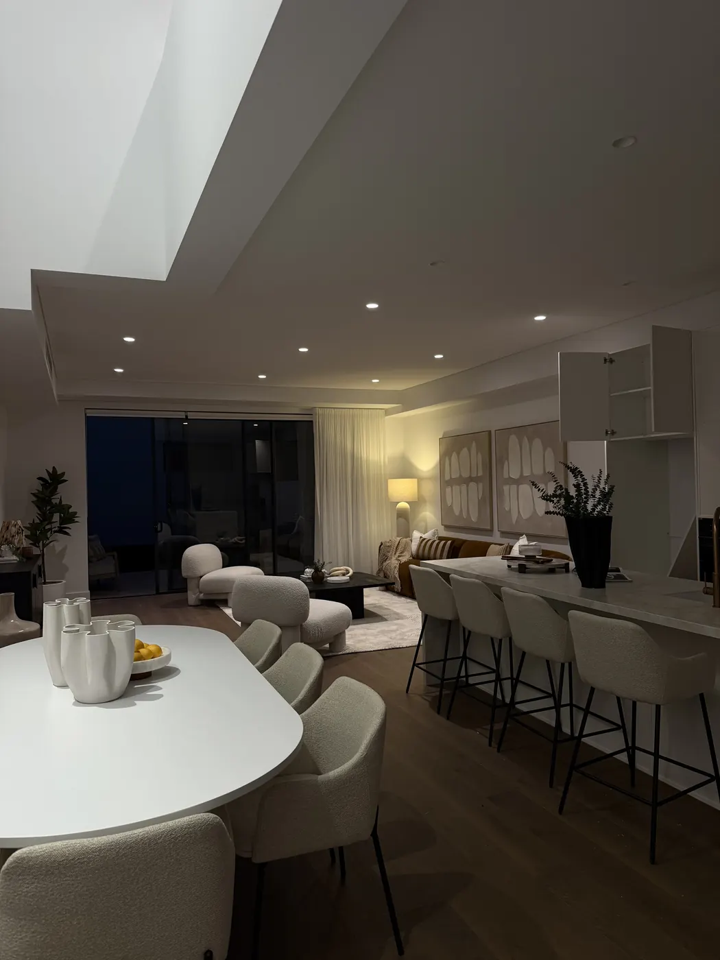 An open-plan Cremorne kitchen and living area with layered lighting